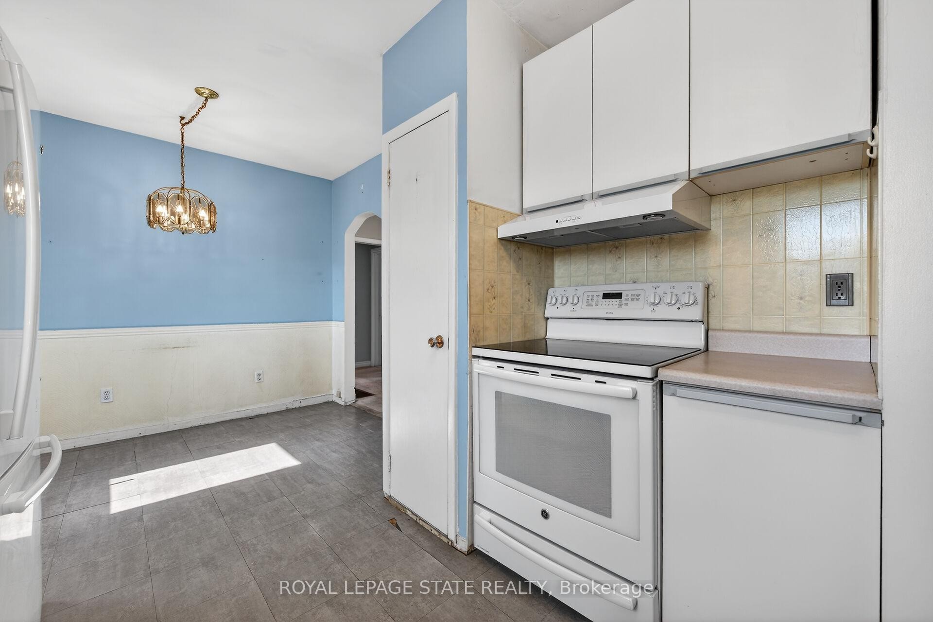 









227


West 19th

Street,
Hamilton,




ON
L9C 4J3

