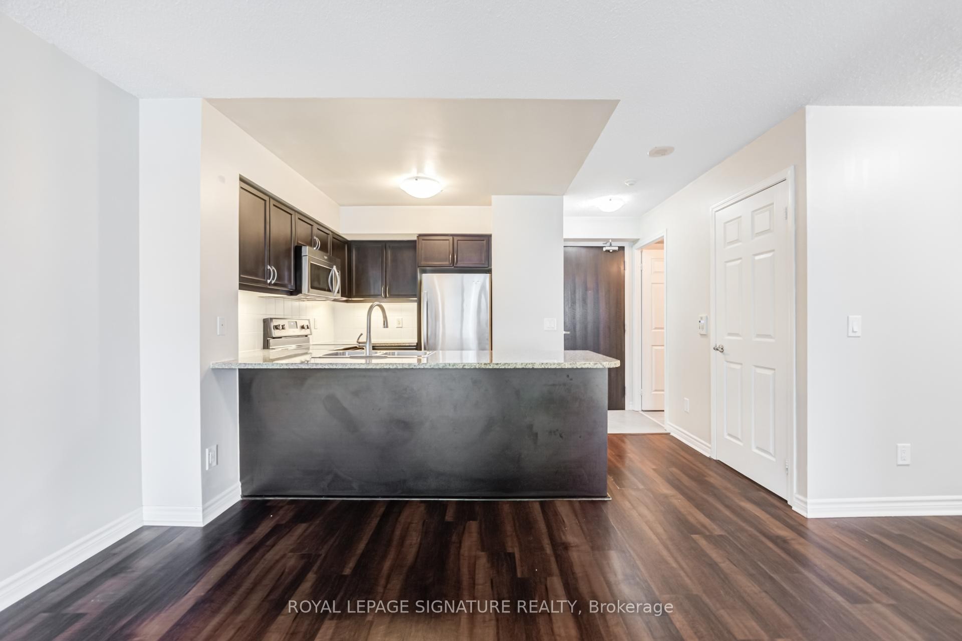 









19


Grand Trunk

Crescent, 2103,
Toronto,




ON
M5J 3A3

