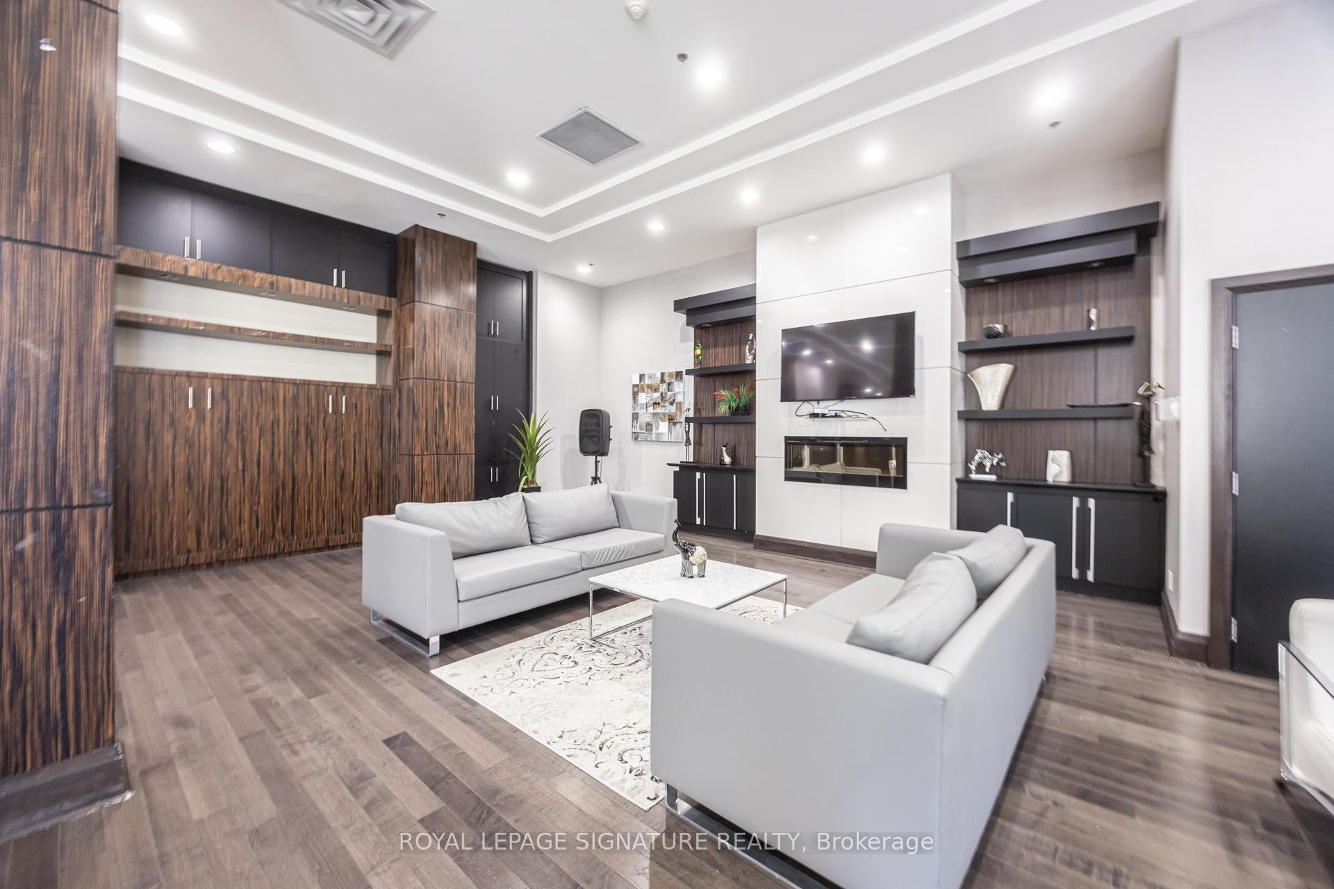 









19


Grand Trunk

Crescent, 2103,
Toronto,




ON
M5J 3A3

