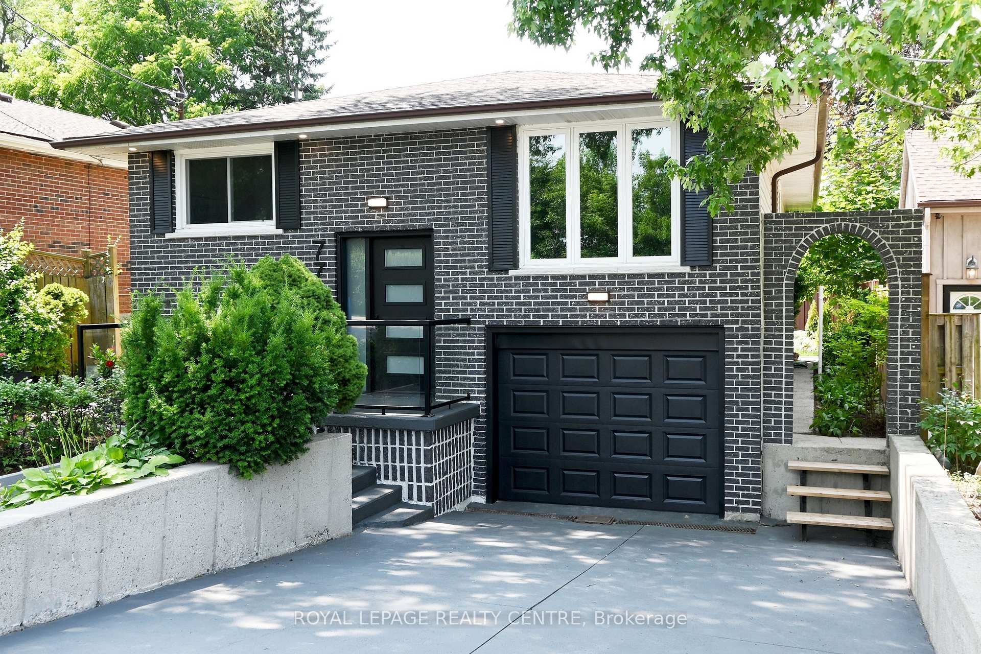









776


Garth

Street,
Hamilton,




ON
L9C 4K4

