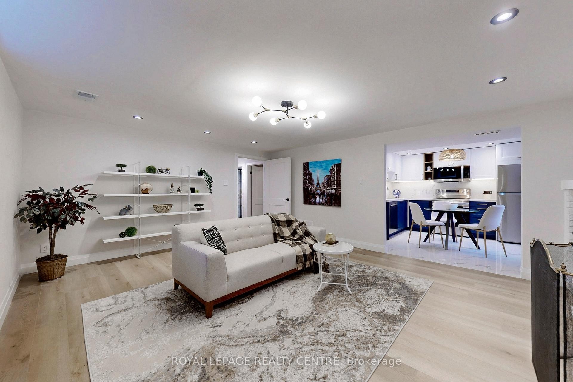 









776


Garth

Street,
Hamilton,




ON
L9C 4K4

