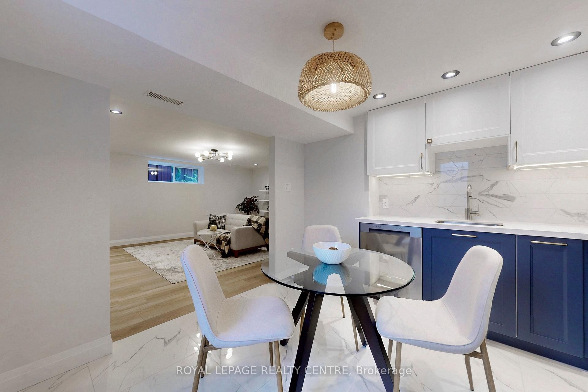 









776


Garth

Street,
Hamilton,




ON
L9C 4K4

