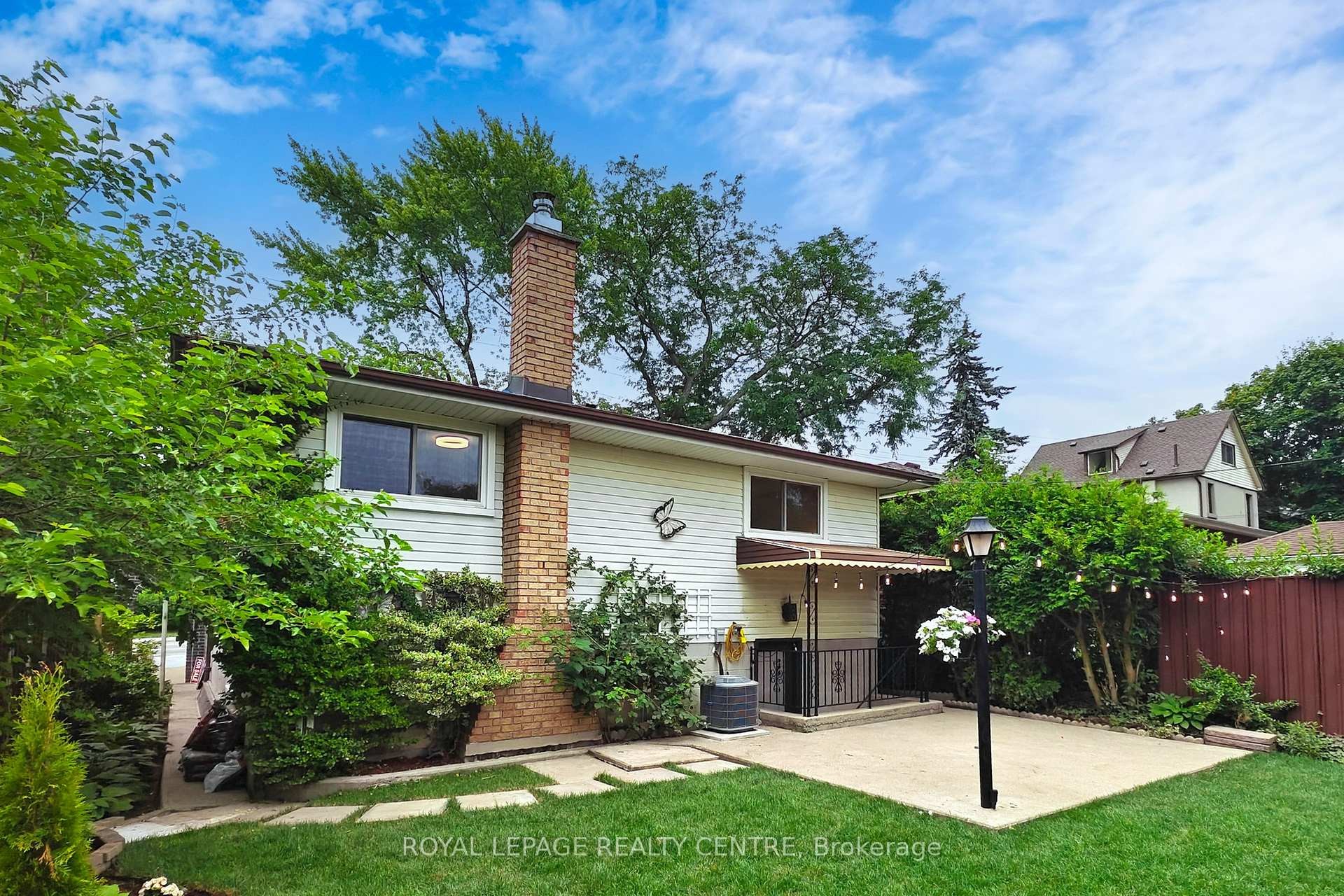 









776


Garth

Street,
Hamilton,




ON
L9C 4K4

