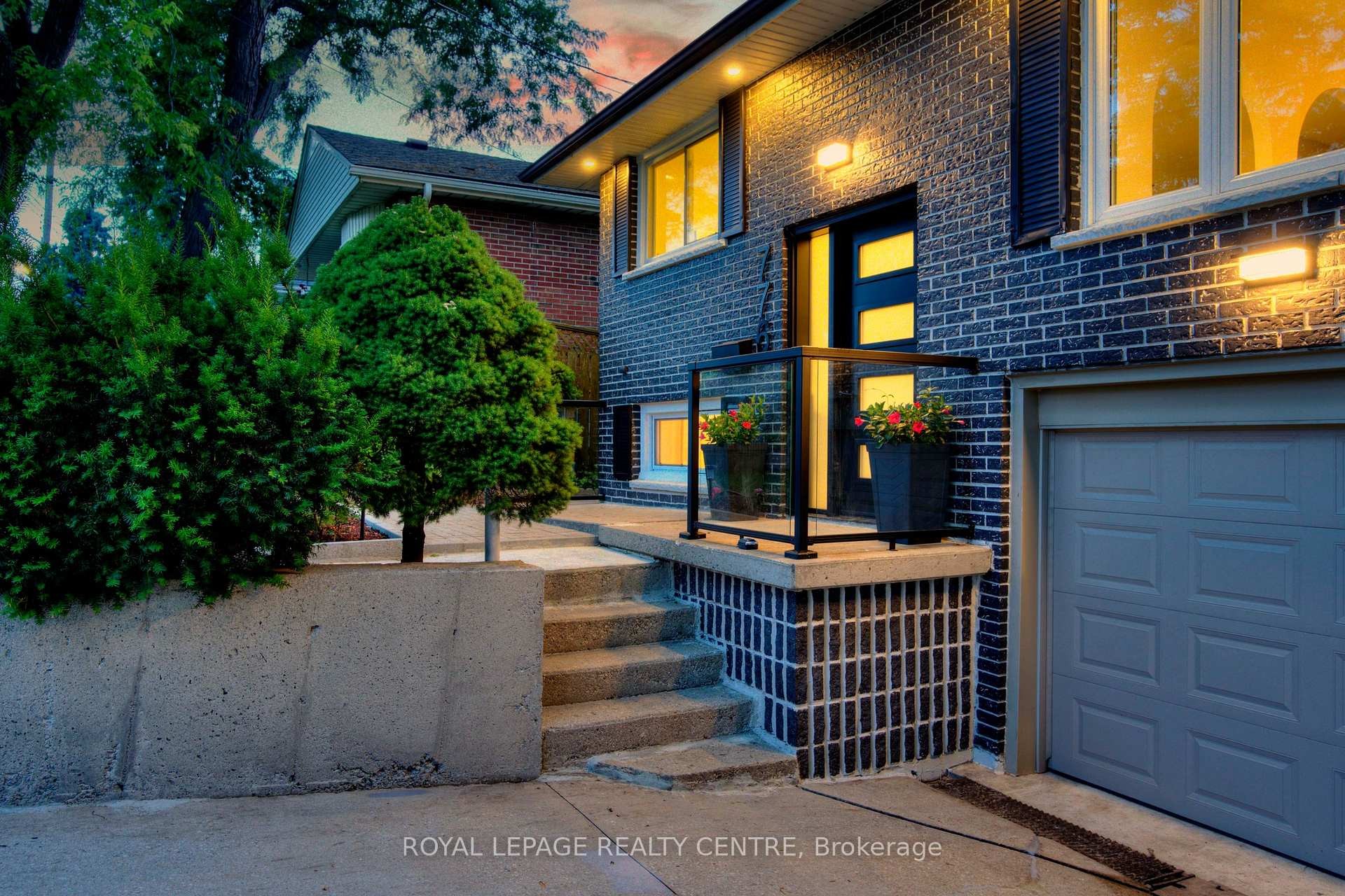 









776


Garth

Street,
Hamilton,




ON
L9C 4K4

