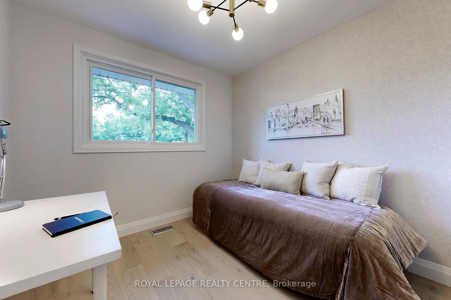 









776


Garth

Street,
Hamilton,




ON
L9C 4K4

