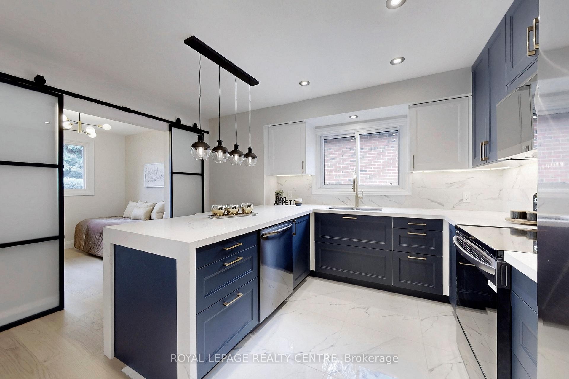 









776


Garth

Street,
Hamilton,




ON
L9C 4K4

