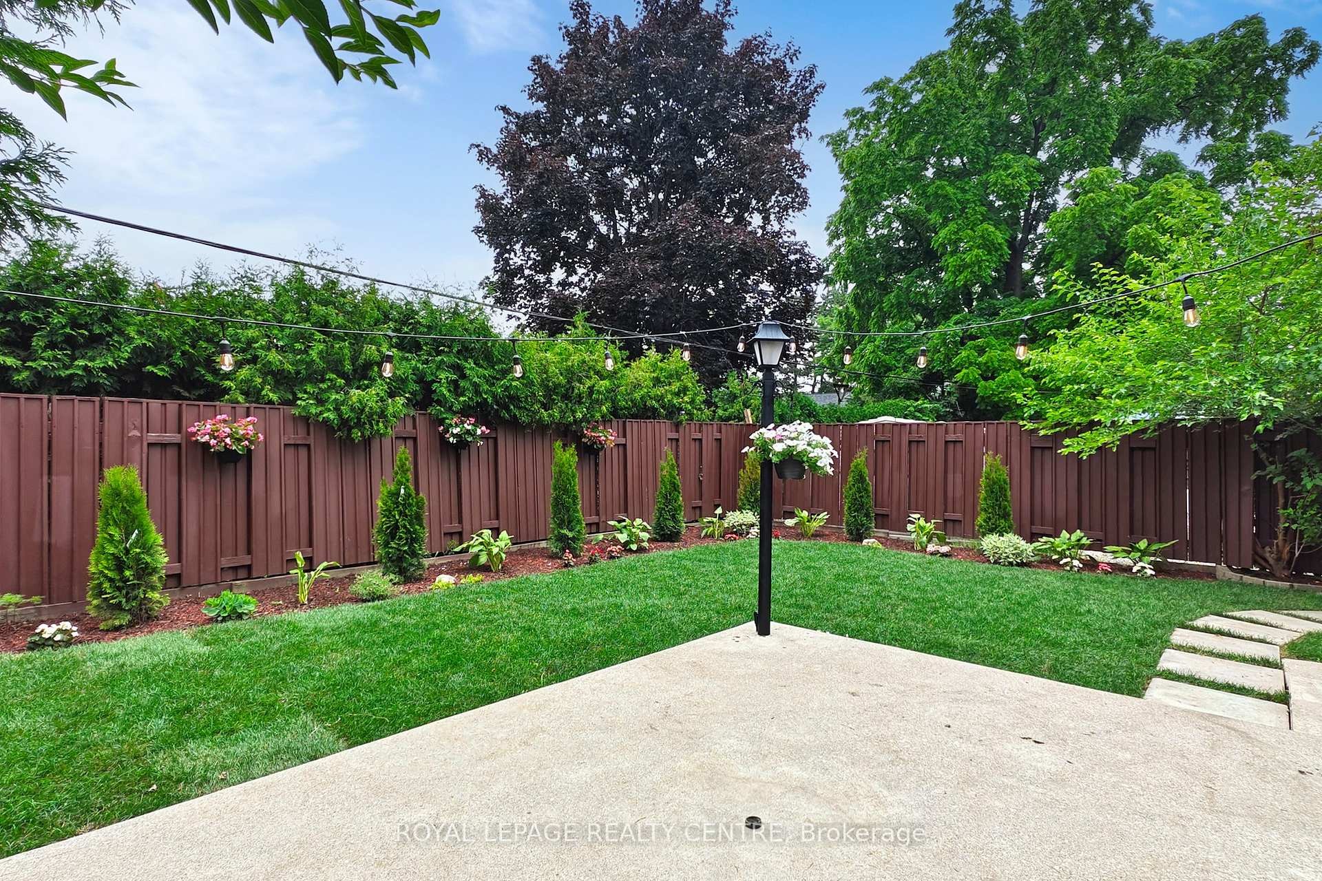 









776


Garth

Street,
Hamilton,




ON
L9C 4K4

