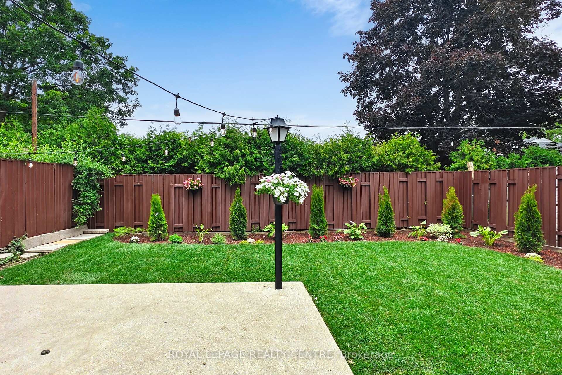 









776


Garth

Street,
Hamilton,




ON
L9C 4K4

