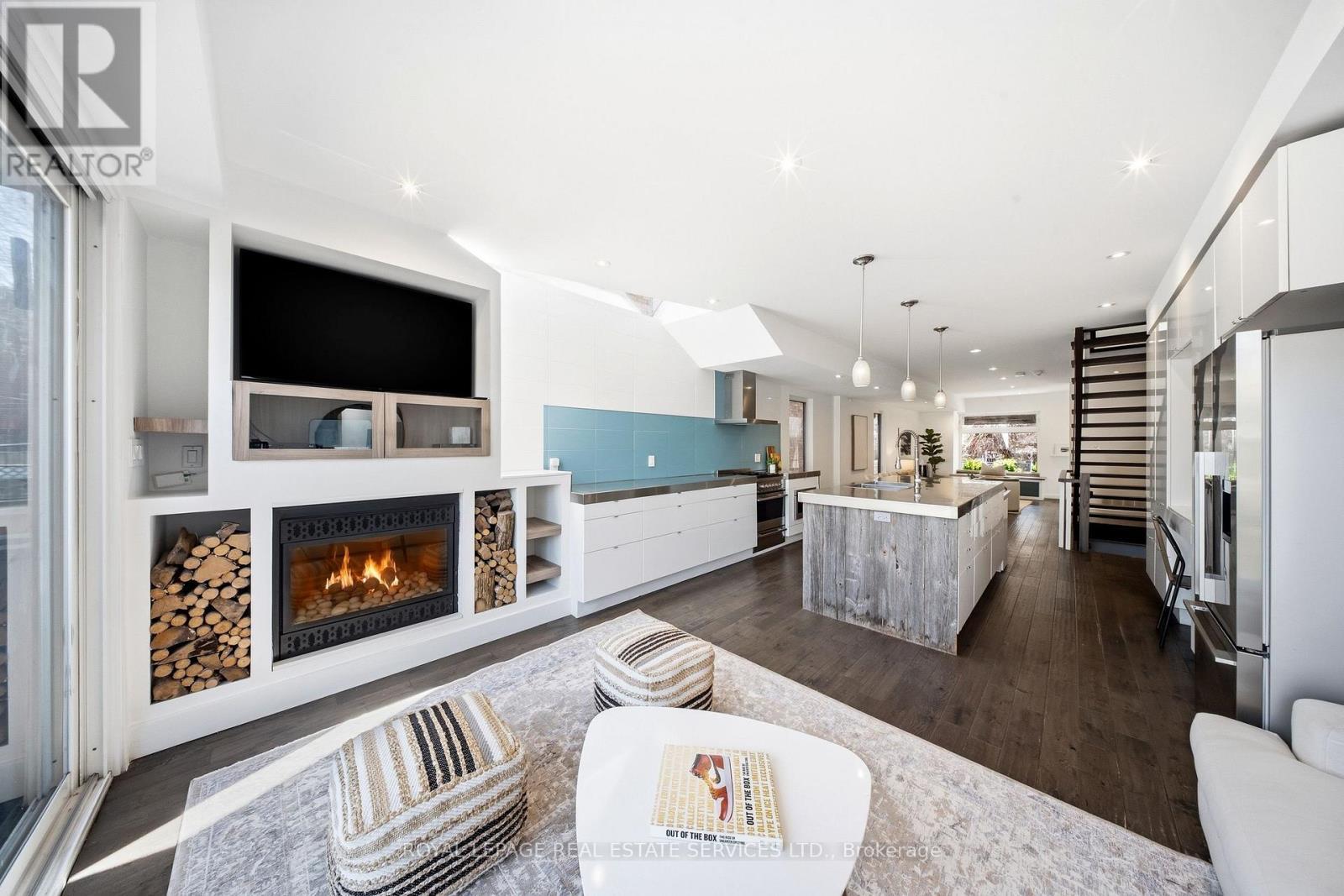 












267 CHRISTIE STREET

,
Toronto,




Ontario
M6G3B9

