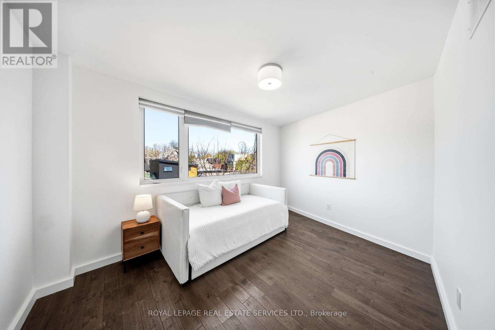 












267 CHRISTIE STREET

,
Toronto,




Ontario
M6G3B9

