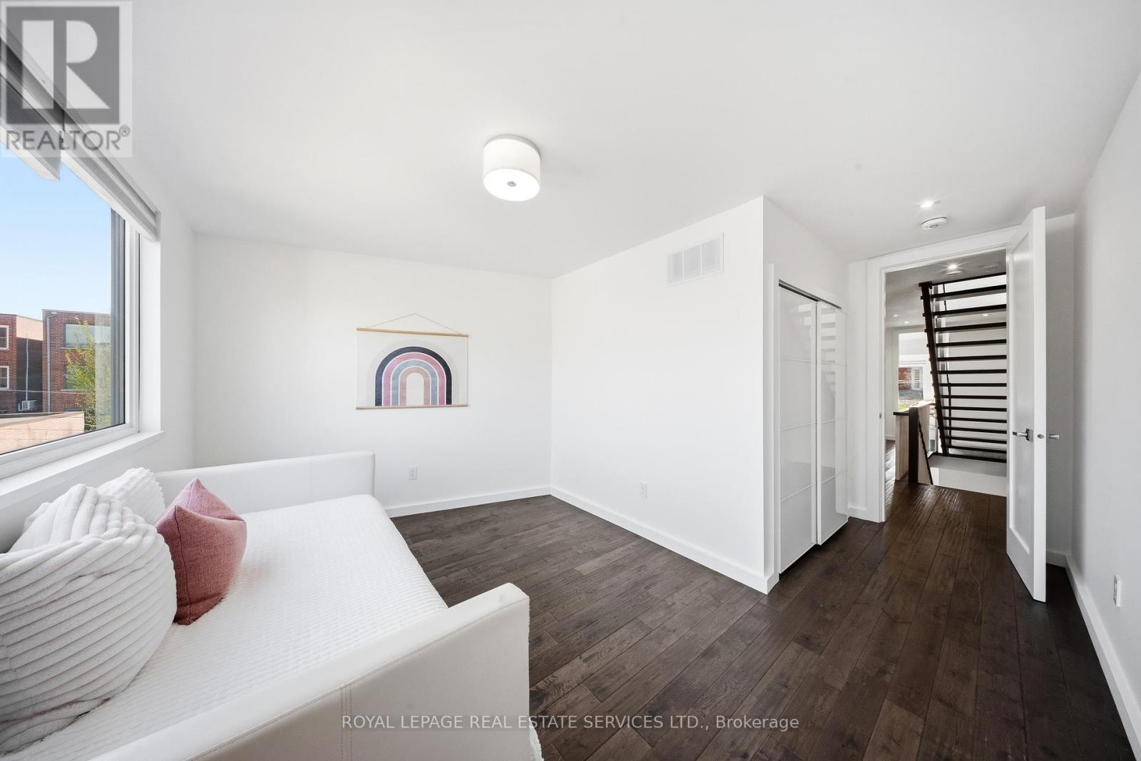 












267 CHRISTIE STREET

,
Toronto,




Ontario
M6G3B9

