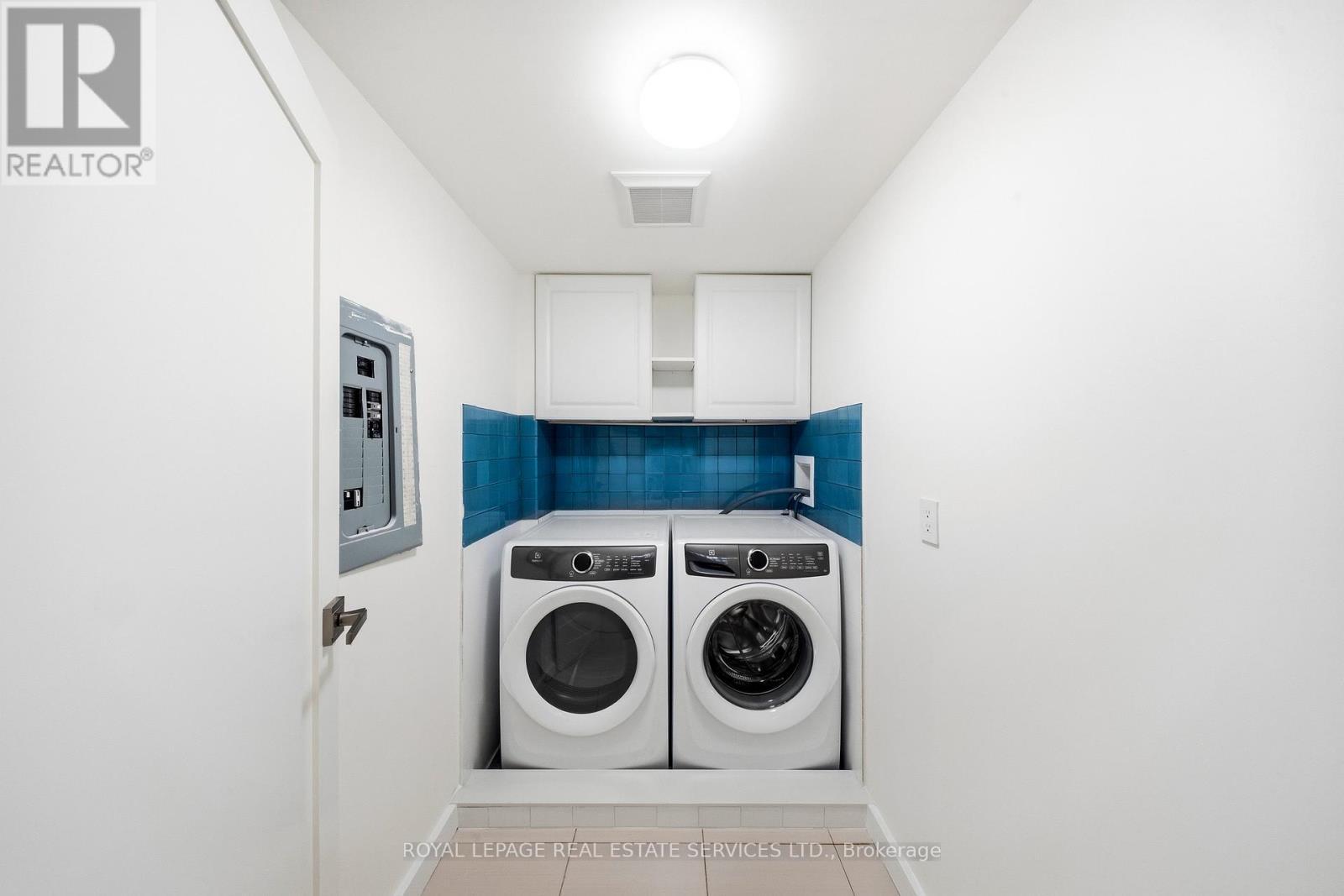 












267 CHRISTIE STREET

,
Toronto,




Ontario
M6G3B9

