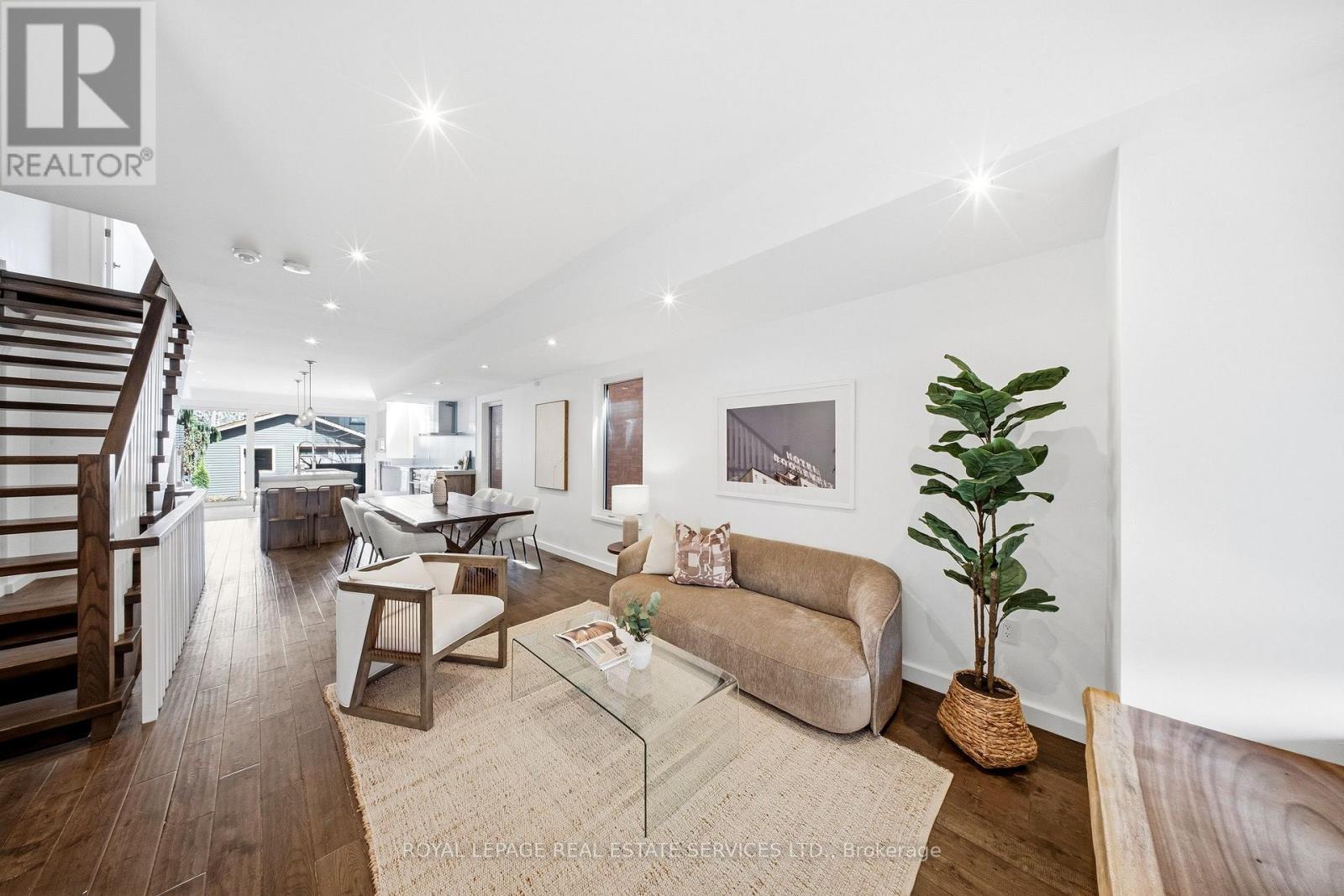 












267 CHRISTIE STREET

,
Toronto,




Ontario
M6G3B9

