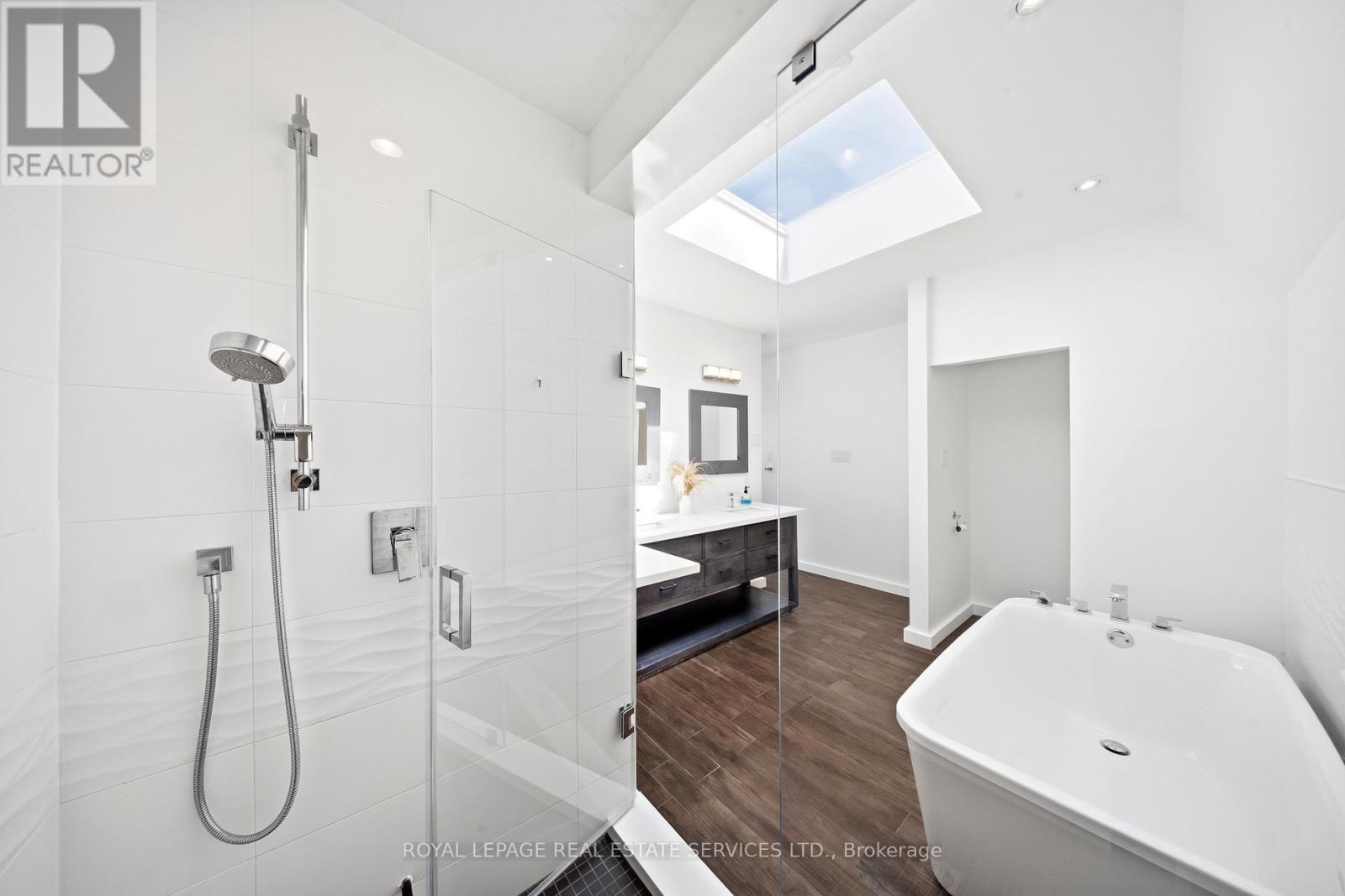 












267 CHRISTIE STREET

,
Toronto,




Ontario
M6G3B9

