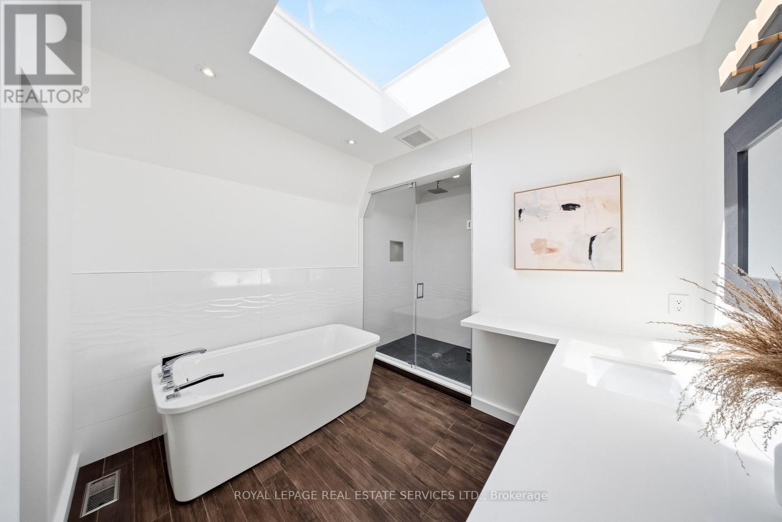












267 CHRISTIE STREET

,
Toronto,




Ontario
M6G3B9

