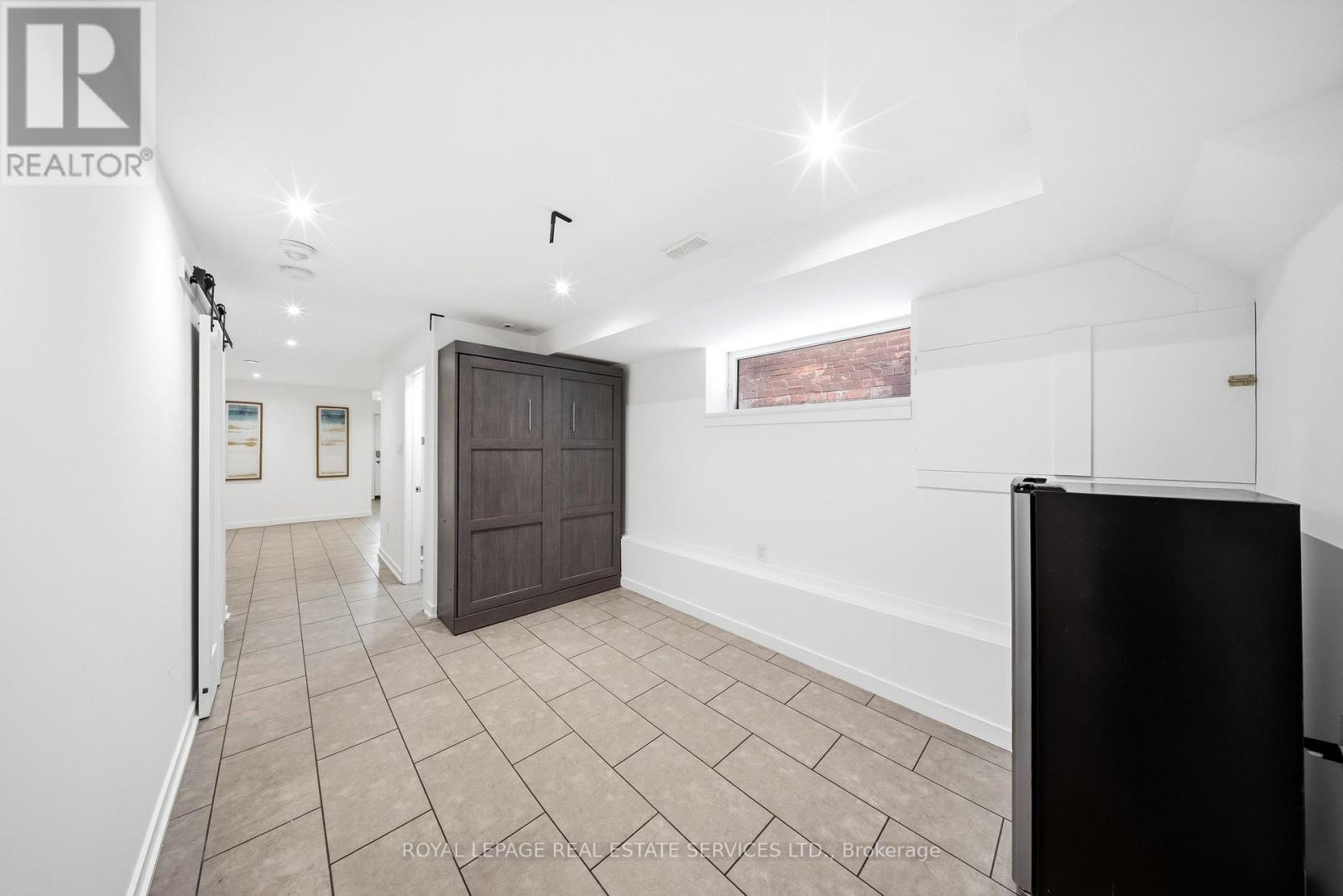 












267 CHRISTIE STREET

,
Toronto,




Ontario
M6G3B9

