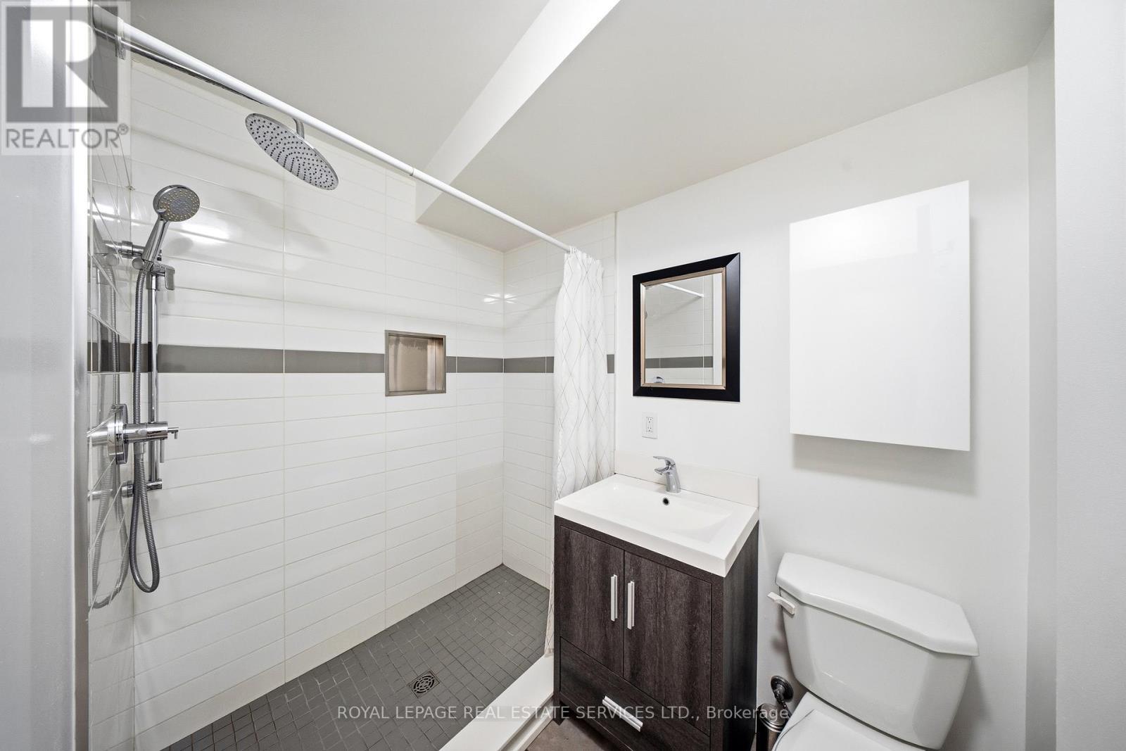 












267 CHRISTIE STREET

,
Toronto,




Ontario
M6G3B9

