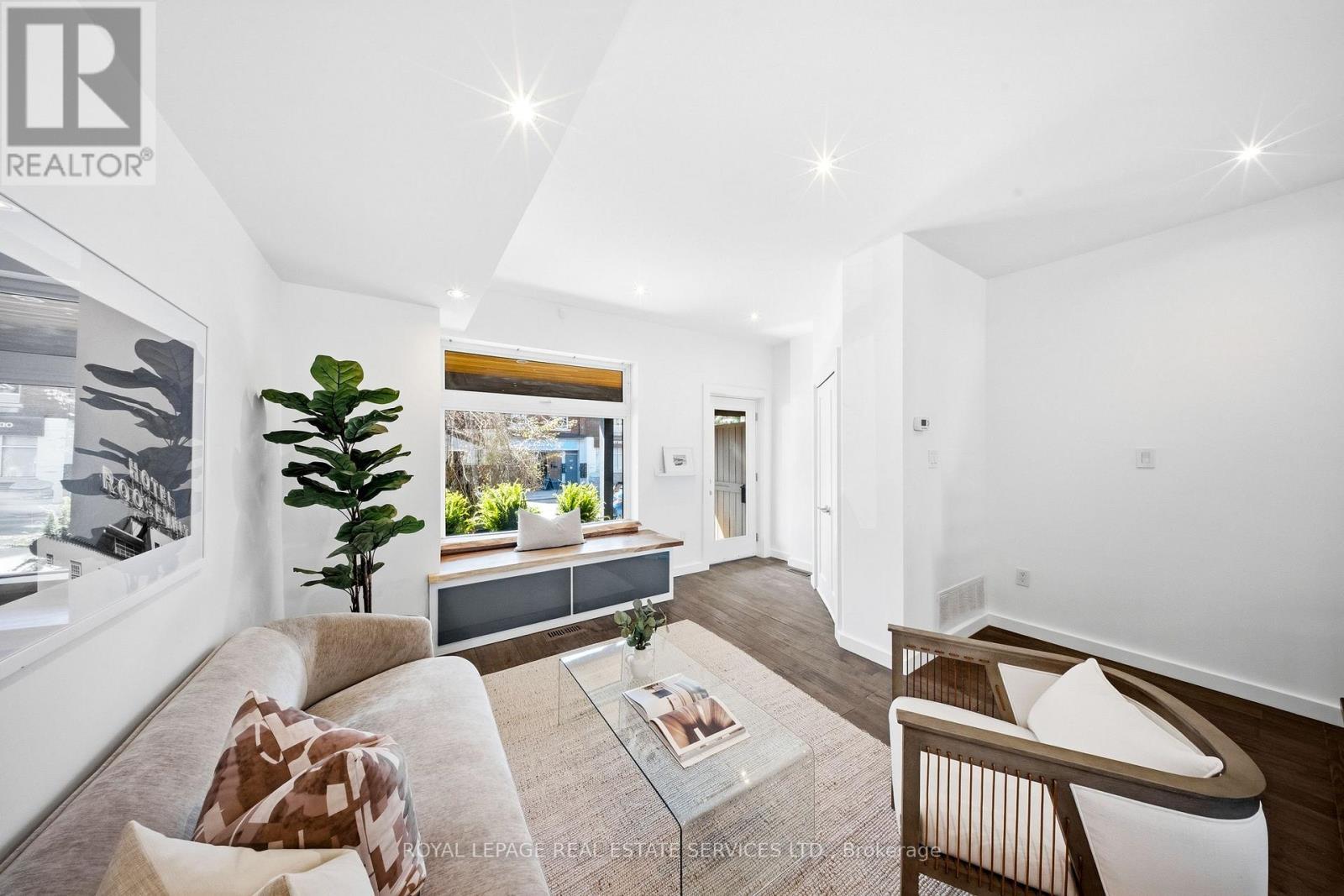 












267 CHRISTIE STREET

,
Toronto,




Ontario
M6G3B9

