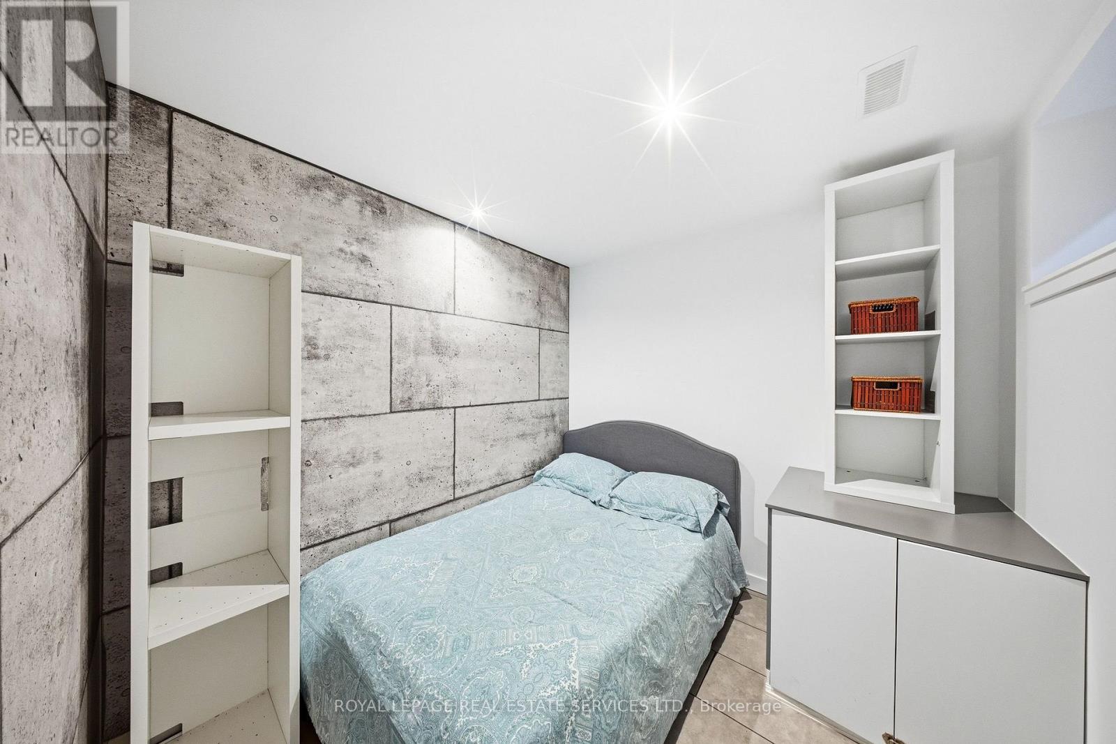 












267 CHRISTIE STREET

,
Toronto,




Ontario
M6G3B9

