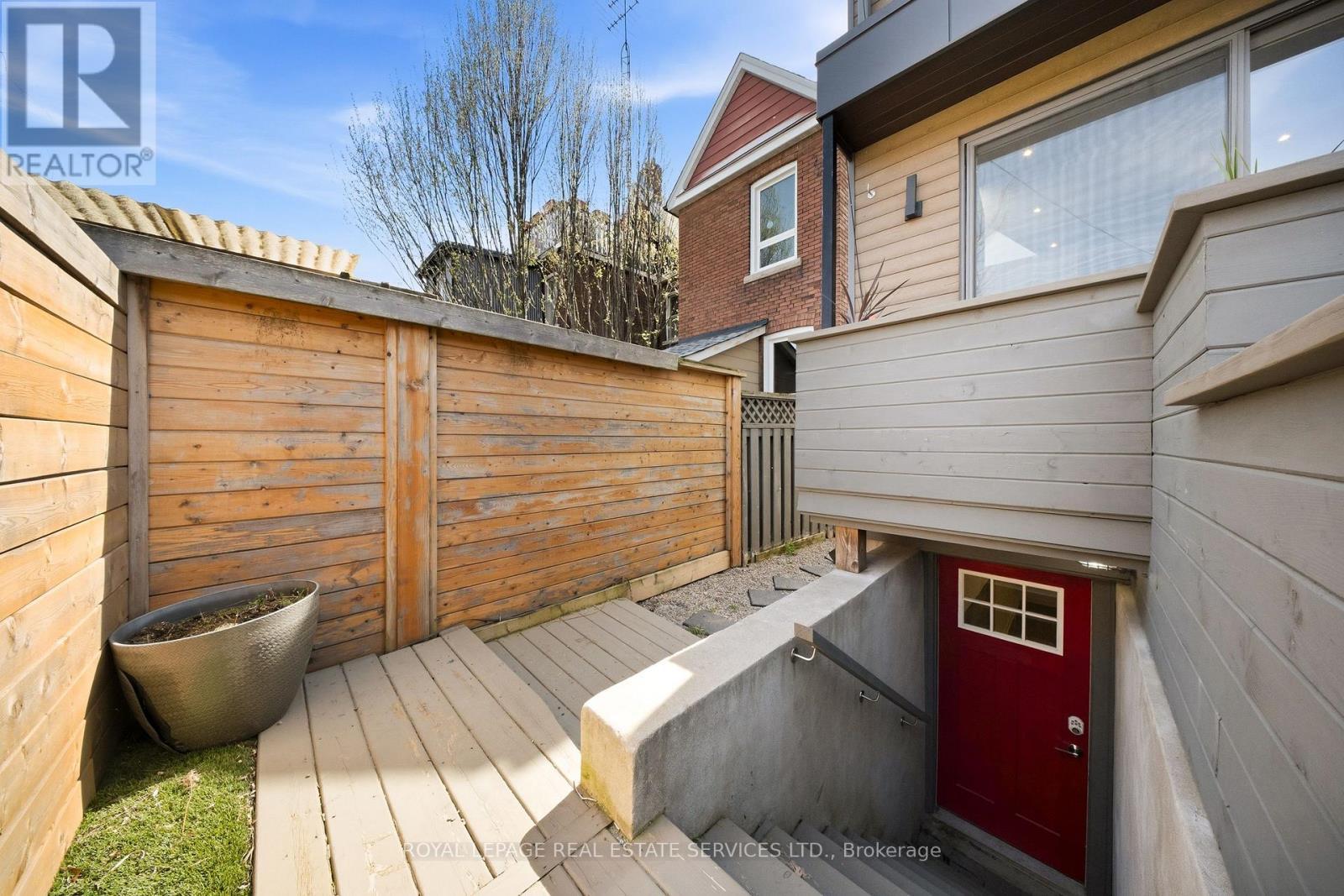 












267 CHRISTIE STREET

,
Toronto,




Ontario
M6G3B9

