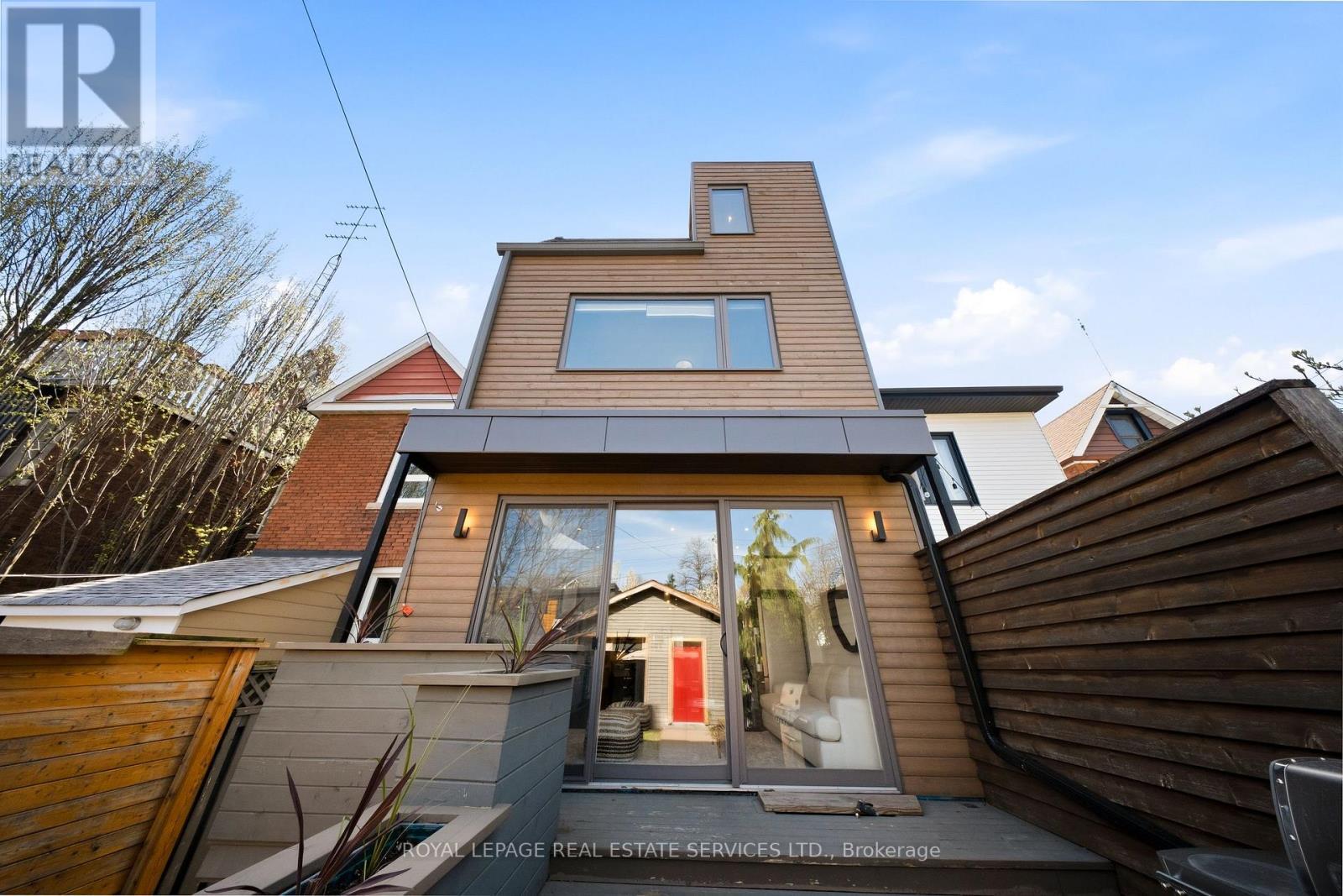 












267 CHRISTIE STREET

,
Toronto,




Ontario
M6G3B9

