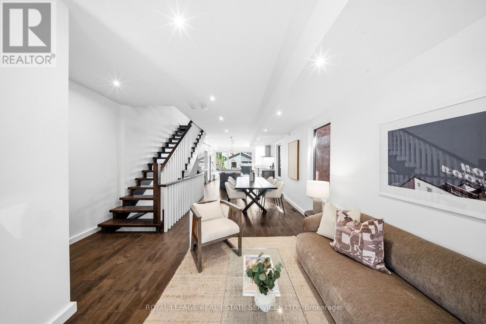 












267 CHRISTIE STREET

,
Toronto,




Ontario
M6G3B9

