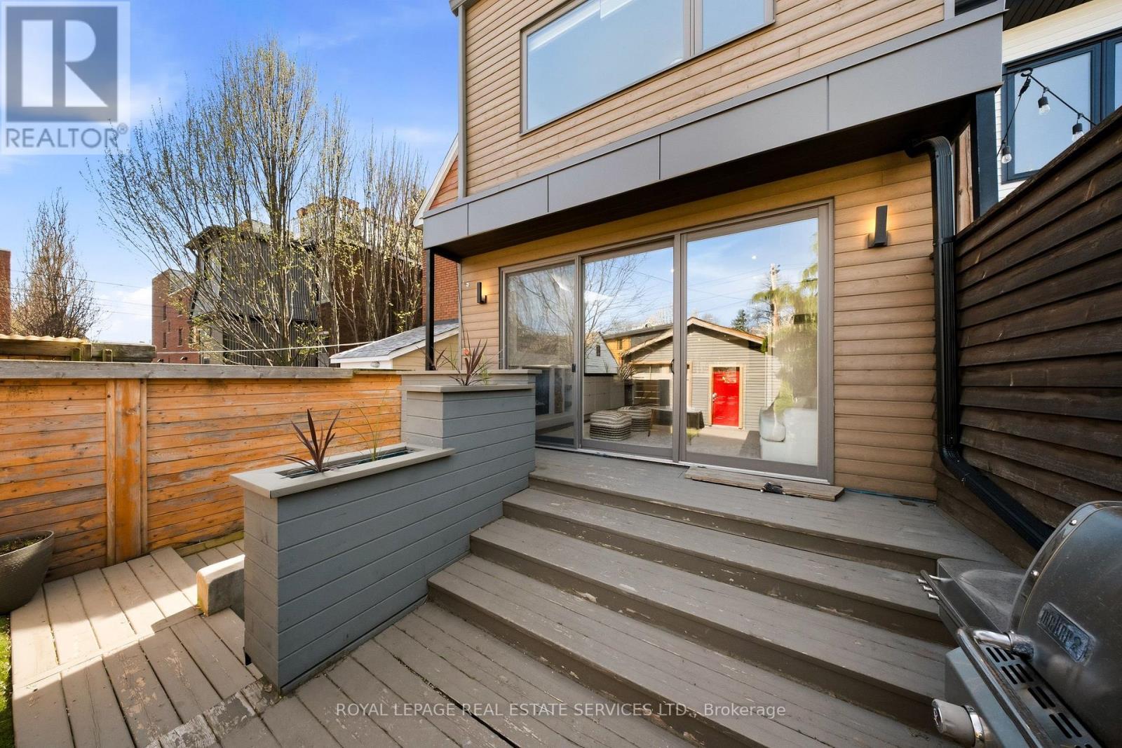 












267 CHRISTIE STREET

,
Toronto,




Ontario
M6G3B9

