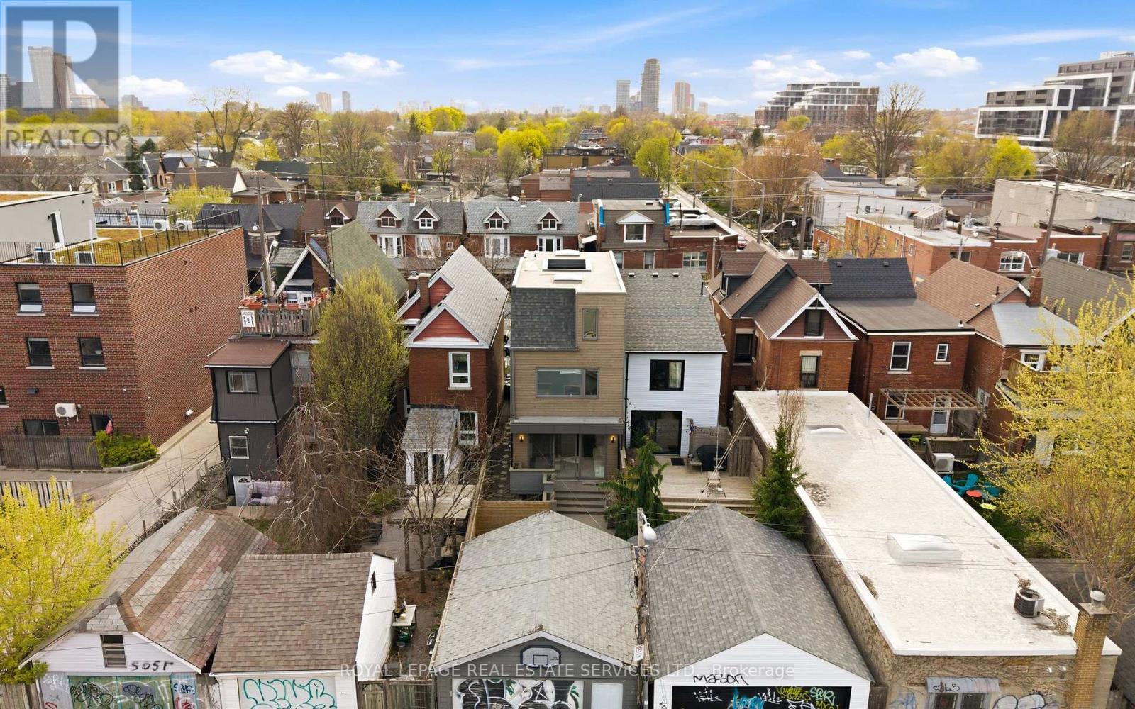 












267 CHRISTIE STREET

,
Toronto,




Ontario
M6G3B9

