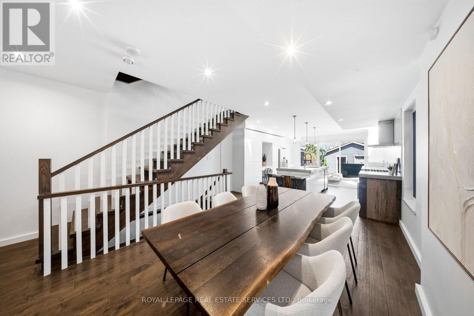 












267 CHRISTIE STREET

,
Toronto,




Ontario
M6G3B9

