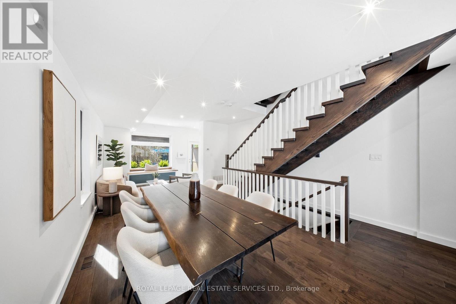 












267 CHRISTIE STREET

,
Toronto,




Ontario
M6G3B9

