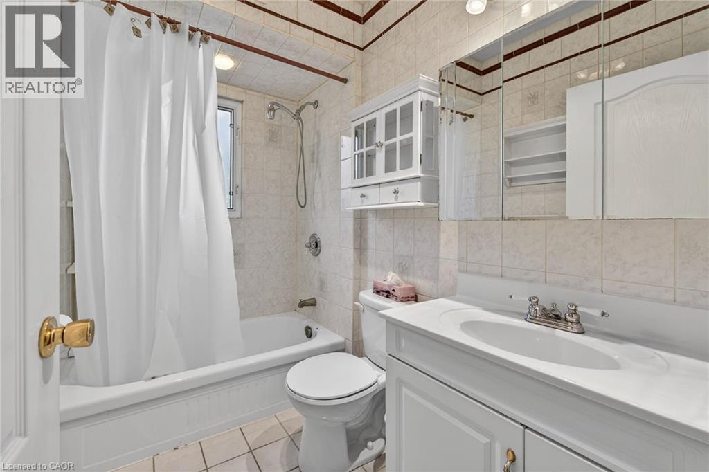 












227 WEST 19TH Street

,
Hamilton,




Ontario
L9C4J3

