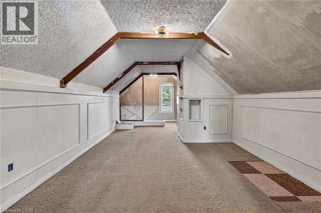 












227 WEST 19TH Street

,
Hamilton,




Ontario
L9C4J3

