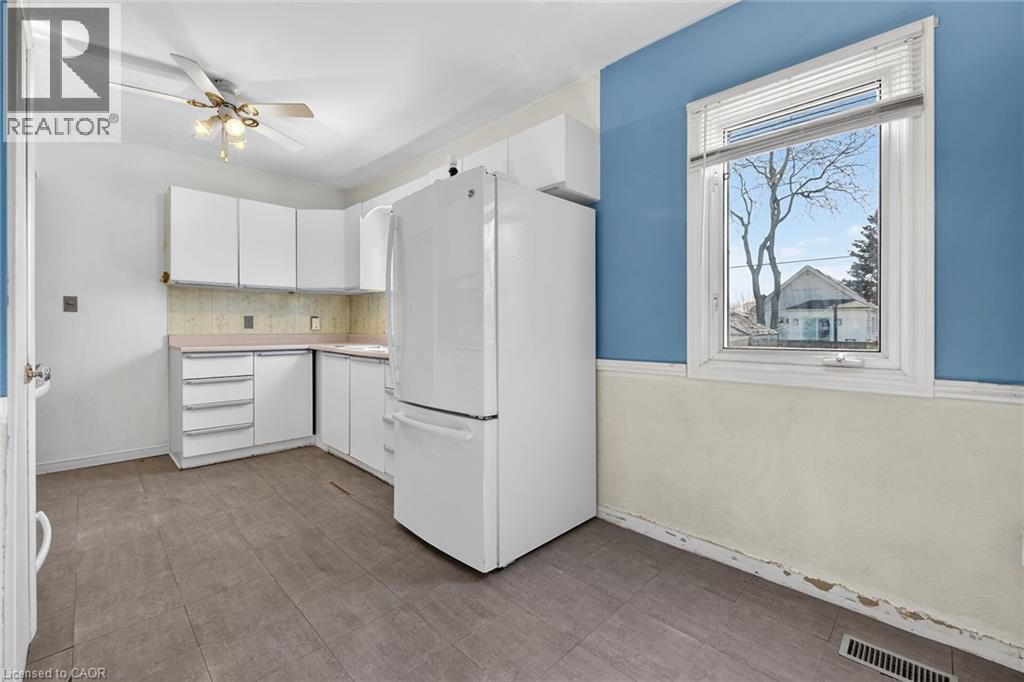












227 WEST 19TH Street

,
Hamilton,




Ontario
L9C4J3

