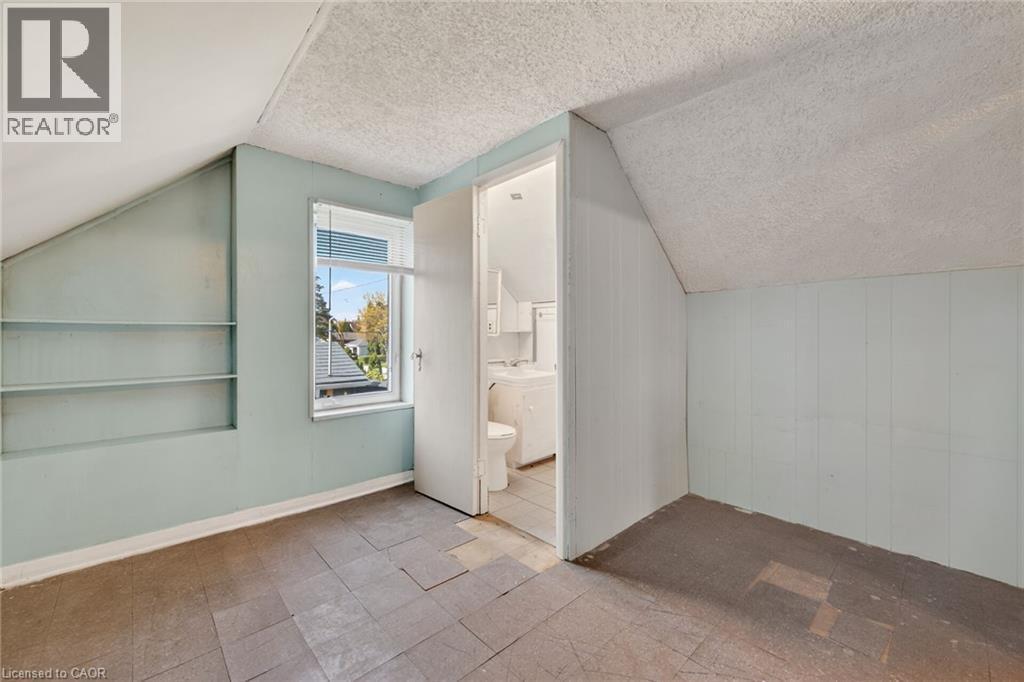 












227 WEST 19TH Street

,
Hamilton,




Ontario
L9C4J3

