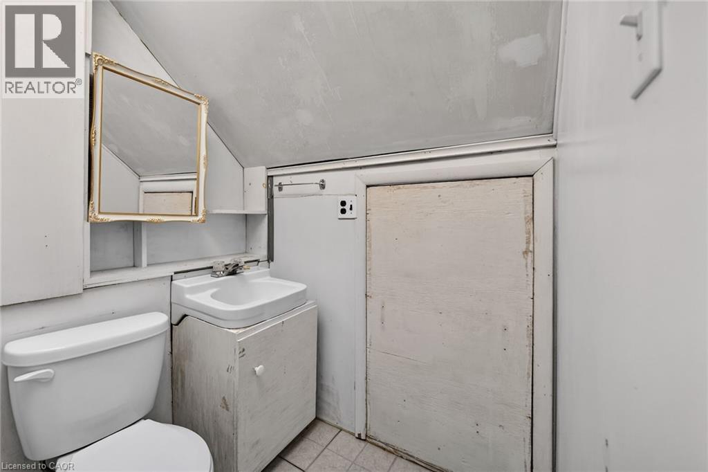 












227 WEST 19TH Street

,
Hamilton,




Ontario
L9C4J3

