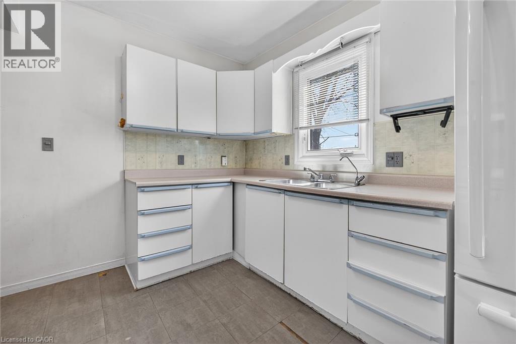 












227 WEST 19TH Street

,
Hamilton,




Ontario
L9C4J3

