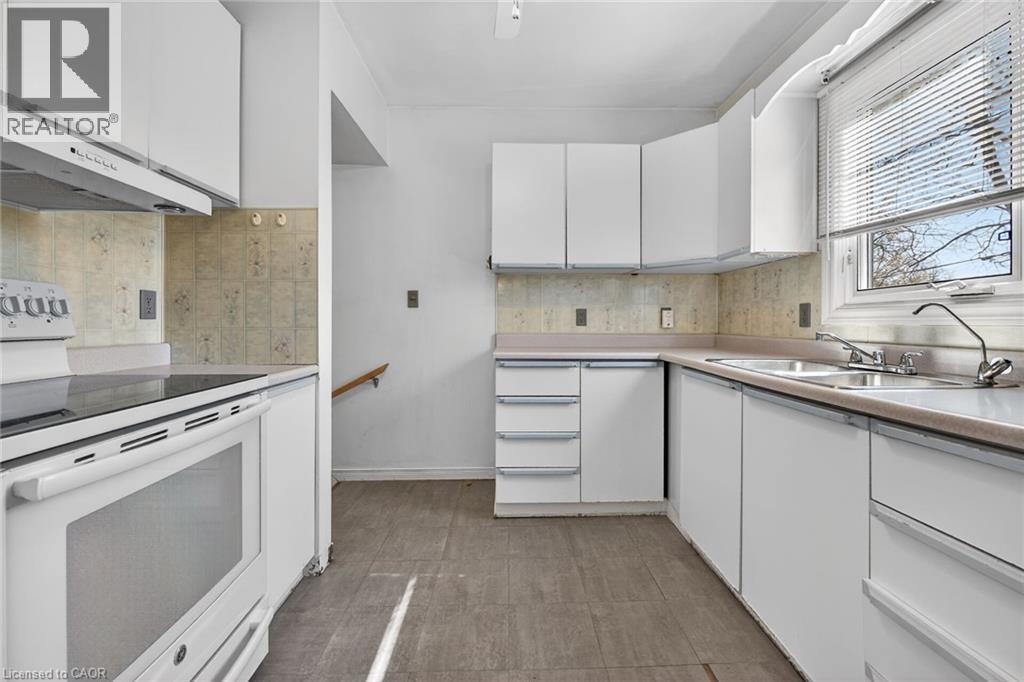 












227 WEST 19TH Street

,
Hamilton,




Ontario
L9C4J3

