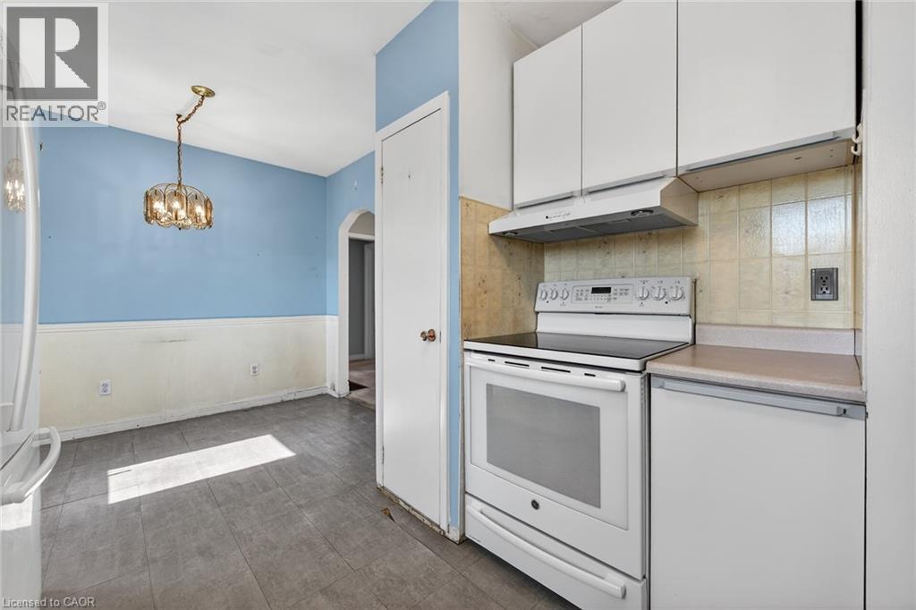 












227 WEST 19TH Street

,
Hamilton,




Ontario
L9C4J3

