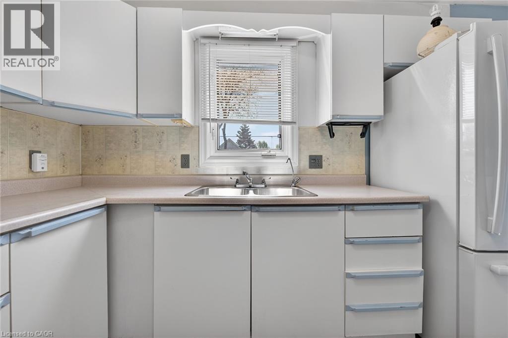 












227 WEST 19TH Street

,
Hamilton,




Ontario
L9C4J3

