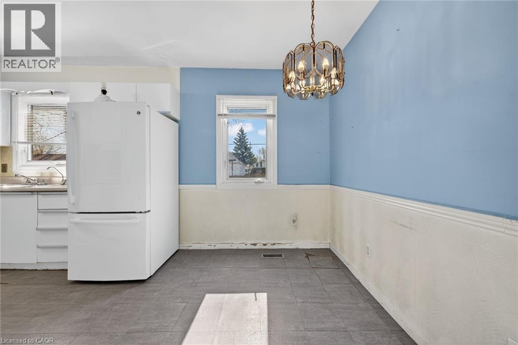 












227 WEST 19TH Street

,
Hamilton,




Ontario
L9C4J3

