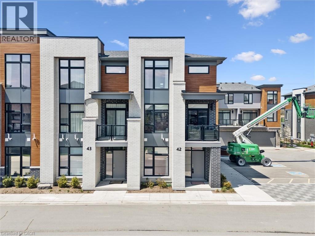 












271 GREY SILO Road Unit# 42

,
Waterloo,




Ontario
N2K0E9

