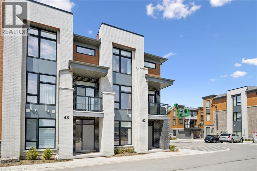 












271 GREY SILO Road Unit# 42

,
Waterloo,




Ontario
N2K0E9

