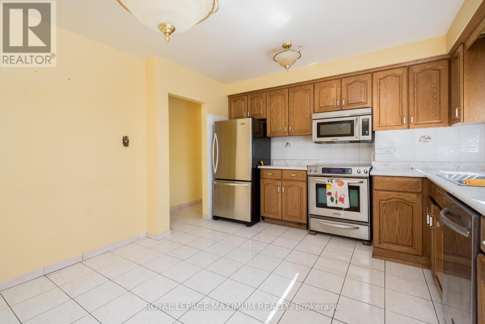 












44 FALLINGDALE CRESCENT

,
Toronto,




Ontario
M3J1C5

