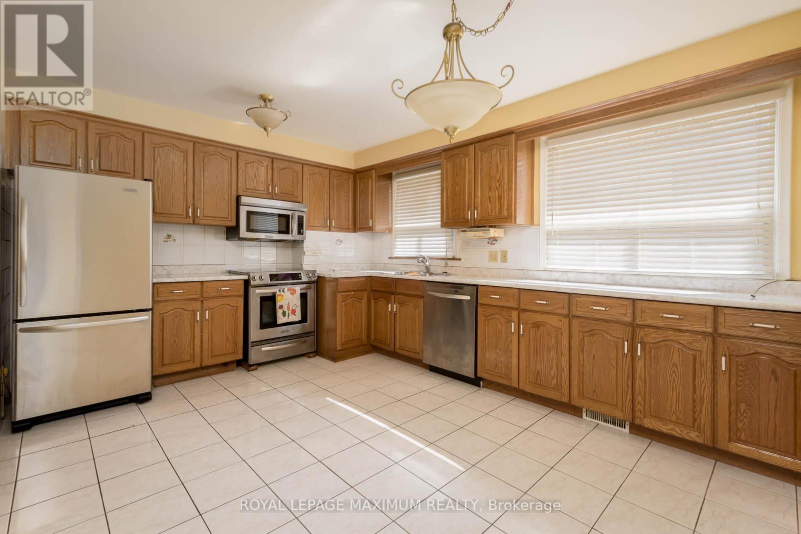 












44 FALLINGDALE CRESCENT

,
Toronto,




Ontario
M3J1C5

