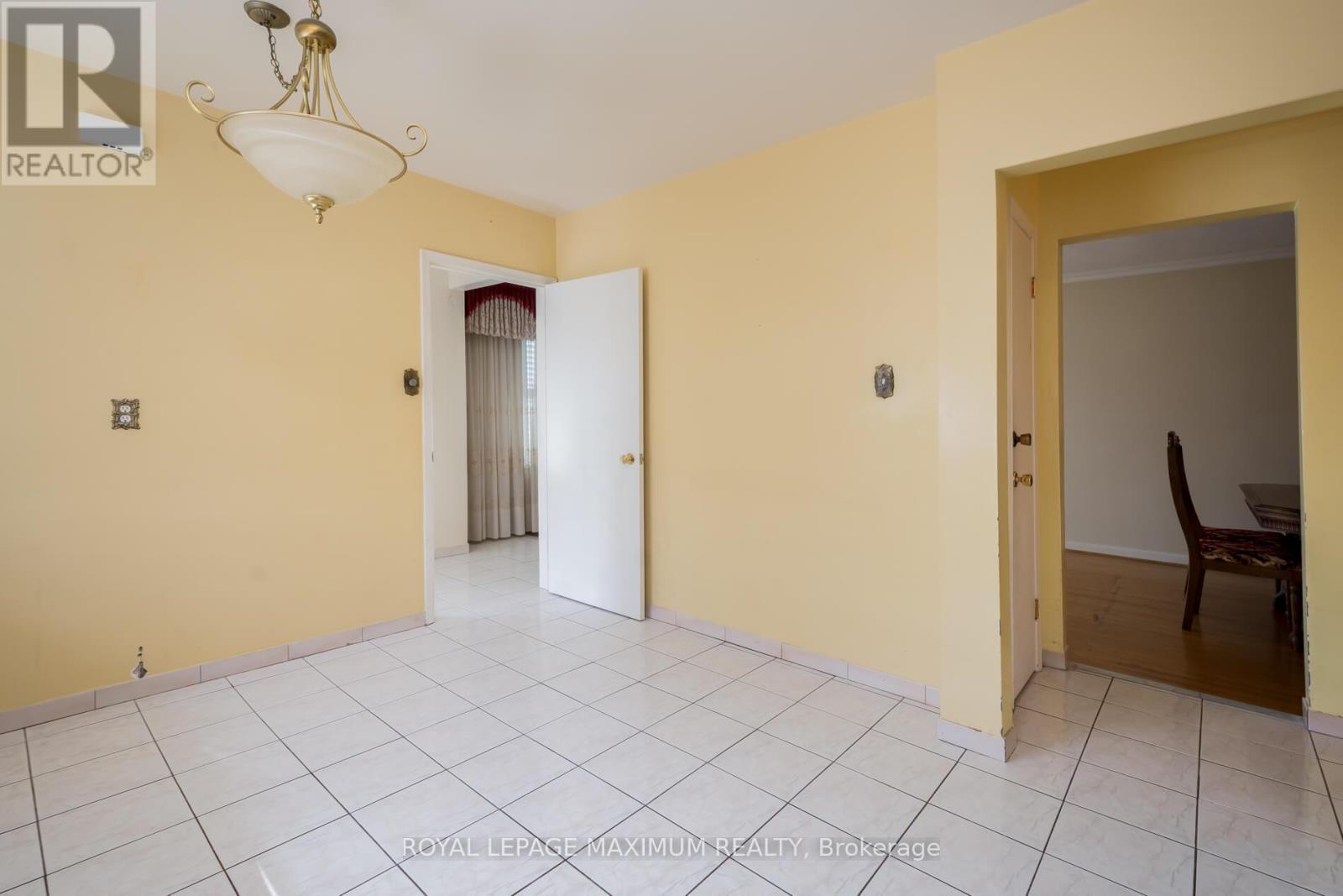 












44 FALLINGDALE CRESCENT

,
Toronto,




Ontario
M3J1C5

