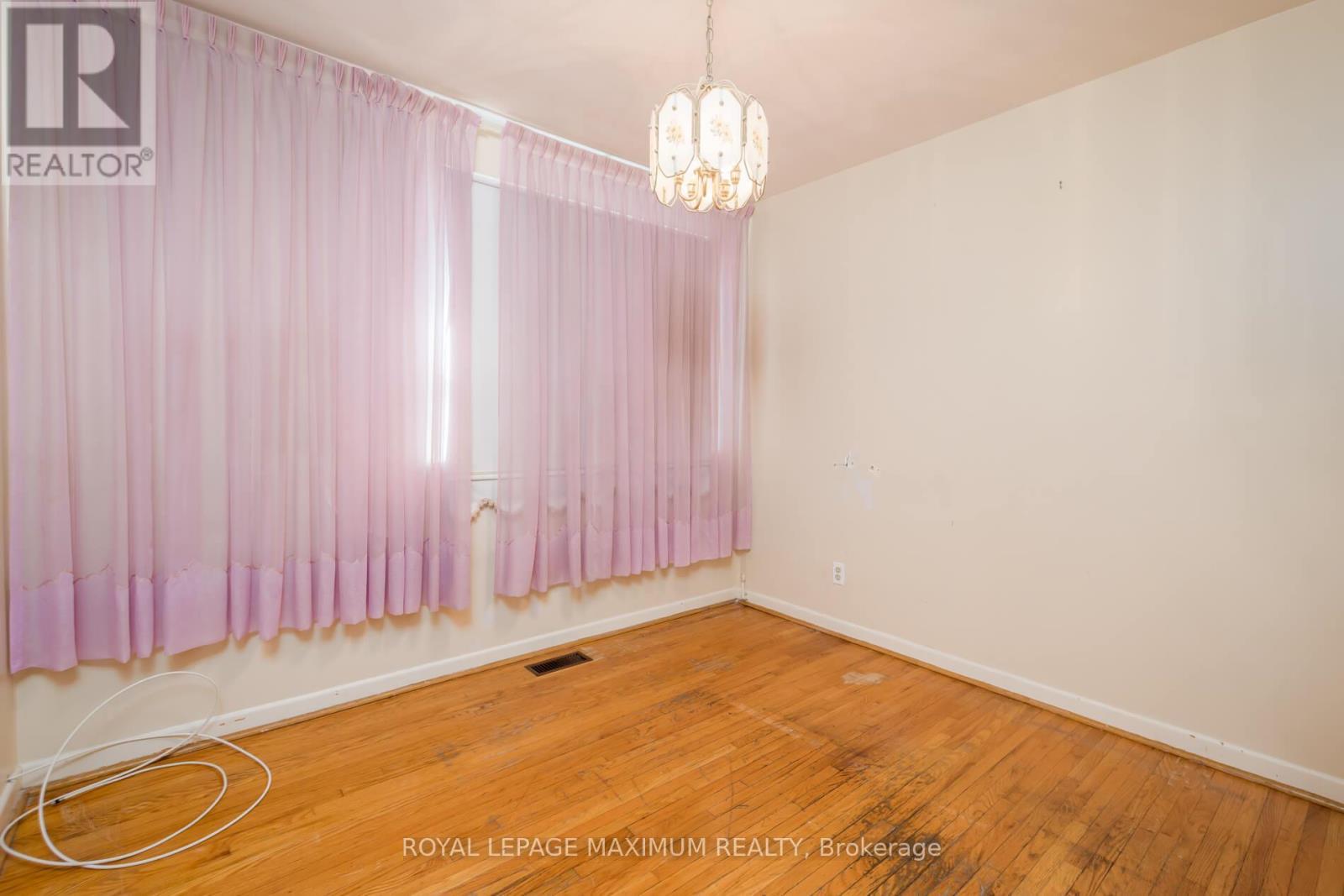 












44 FALLINGDALE CRESCENT

,
Toronto,




Ontario
M3J1C5

