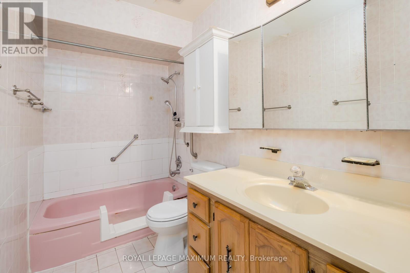 












44 FALLINGDALE CRESCENT

,
Toronto,




Ontario
M3J1C5

