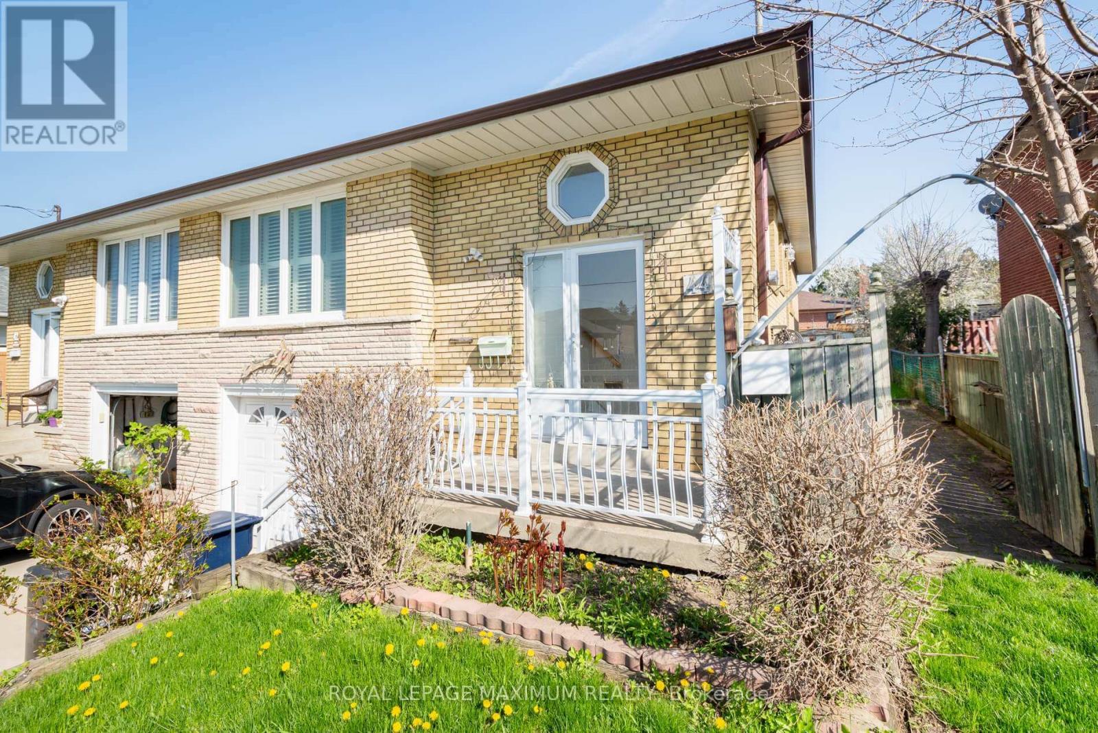 












44 FALLINGDALE CRESCENT

,
Toronto,




Ontario
M3J1C5

