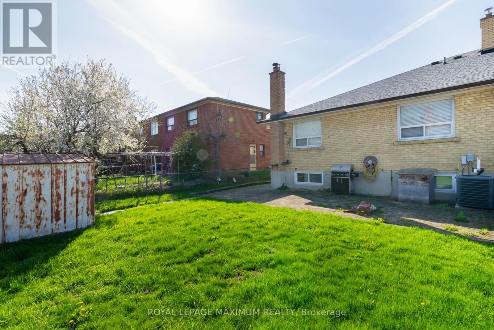 












44 FALLINGDALE CRESCENT

,
Toronto,




Ontario
M3J1C5

