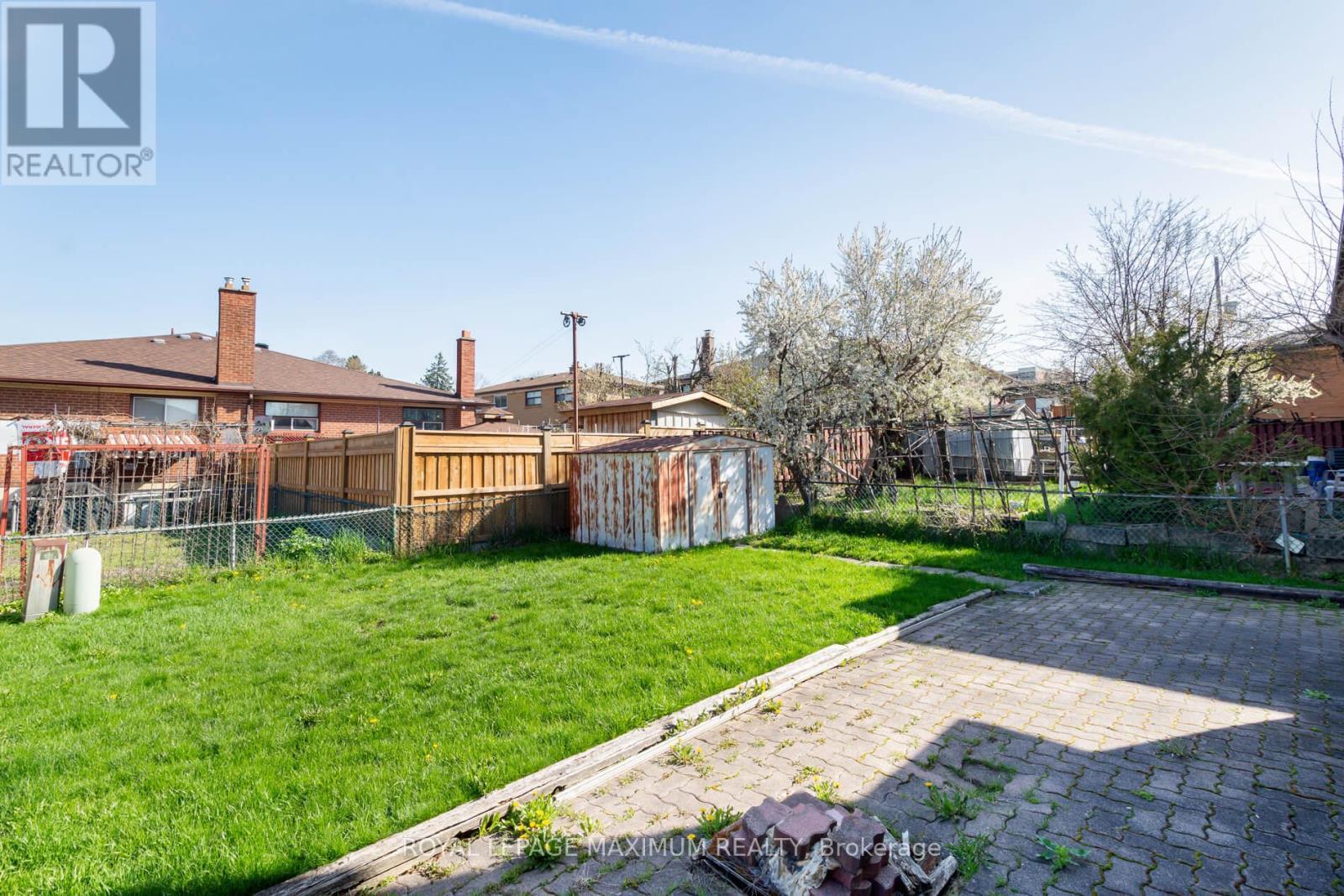 












44 FALLINGDALE CRESCENT

,
Toronto,




Ontario
M3J1C5

